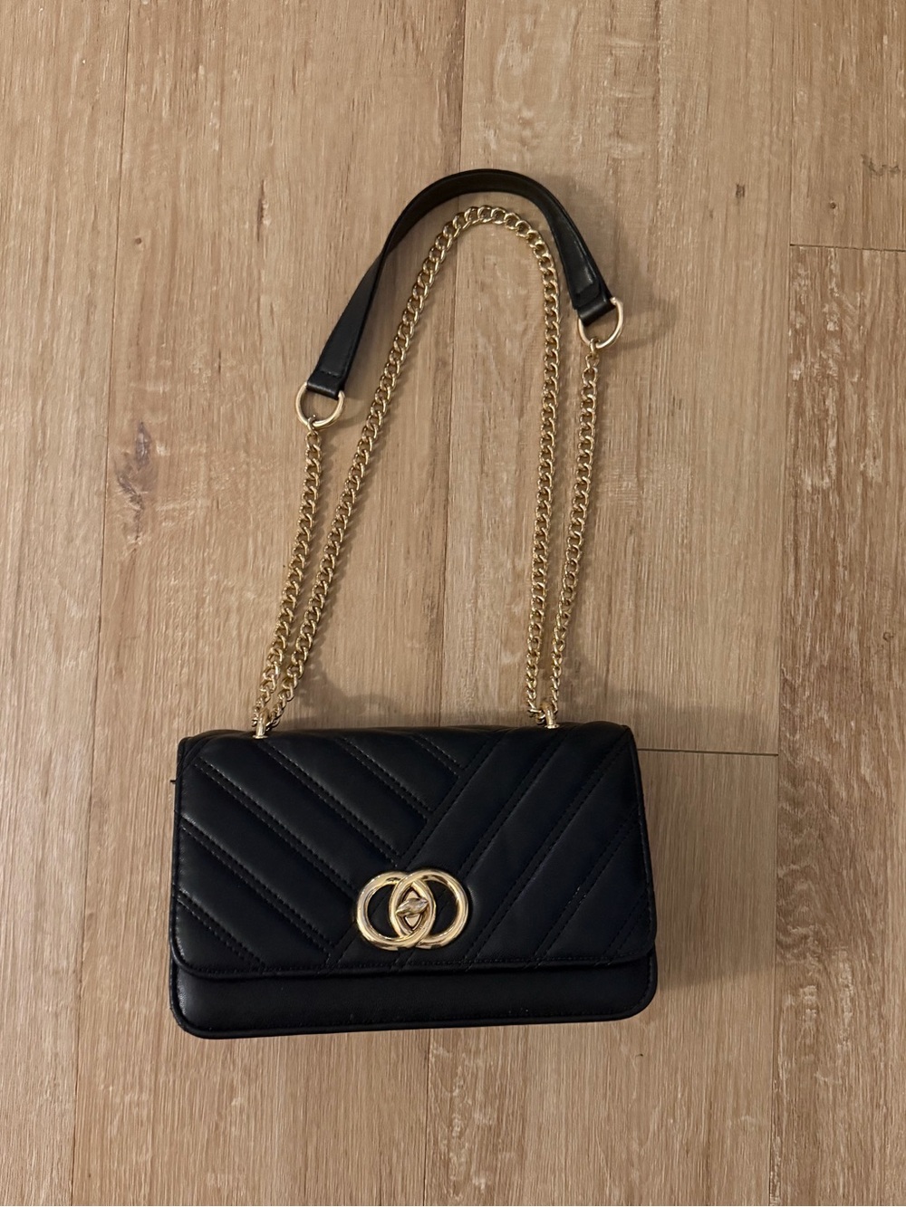 Amazon Black Quilted Shoulder Bag with Gold Chain